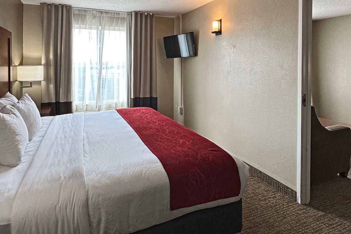 1 bedroom, in-room safe, desk, laptop workspace