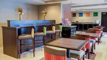 Desayuno bufé gratuito y diario