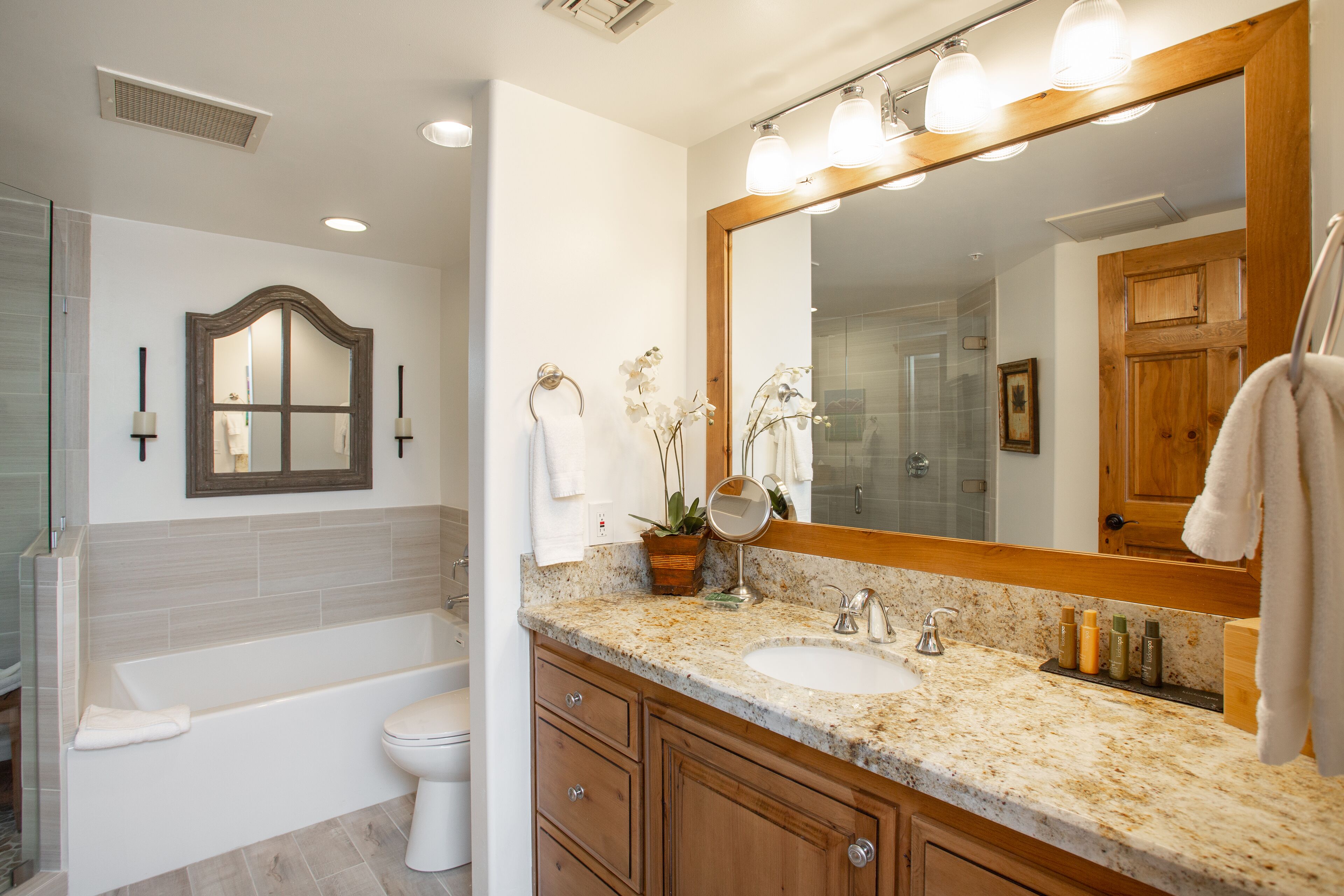 deluxe room | bathroom | free toiletries, hair dryer, towels