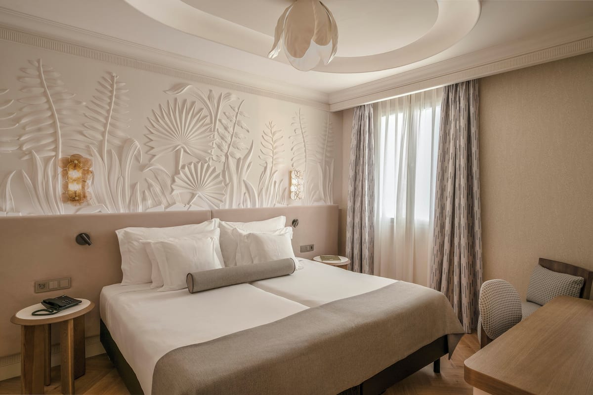 1 bedroom, premium bedding, down duvets, minibar