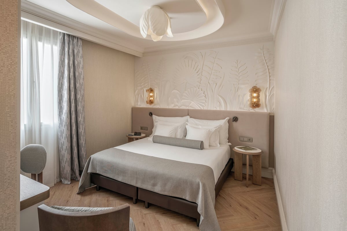 1 bedroom, premium bedding, down duvets, minibar