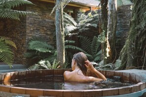 Couples treatment rooms, sauna, hot tub, body treatments, aromatherapy - Treetops Lodge & Estate (Horohoro)