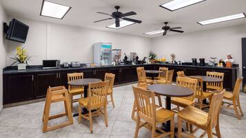 Free daily continental breakfast