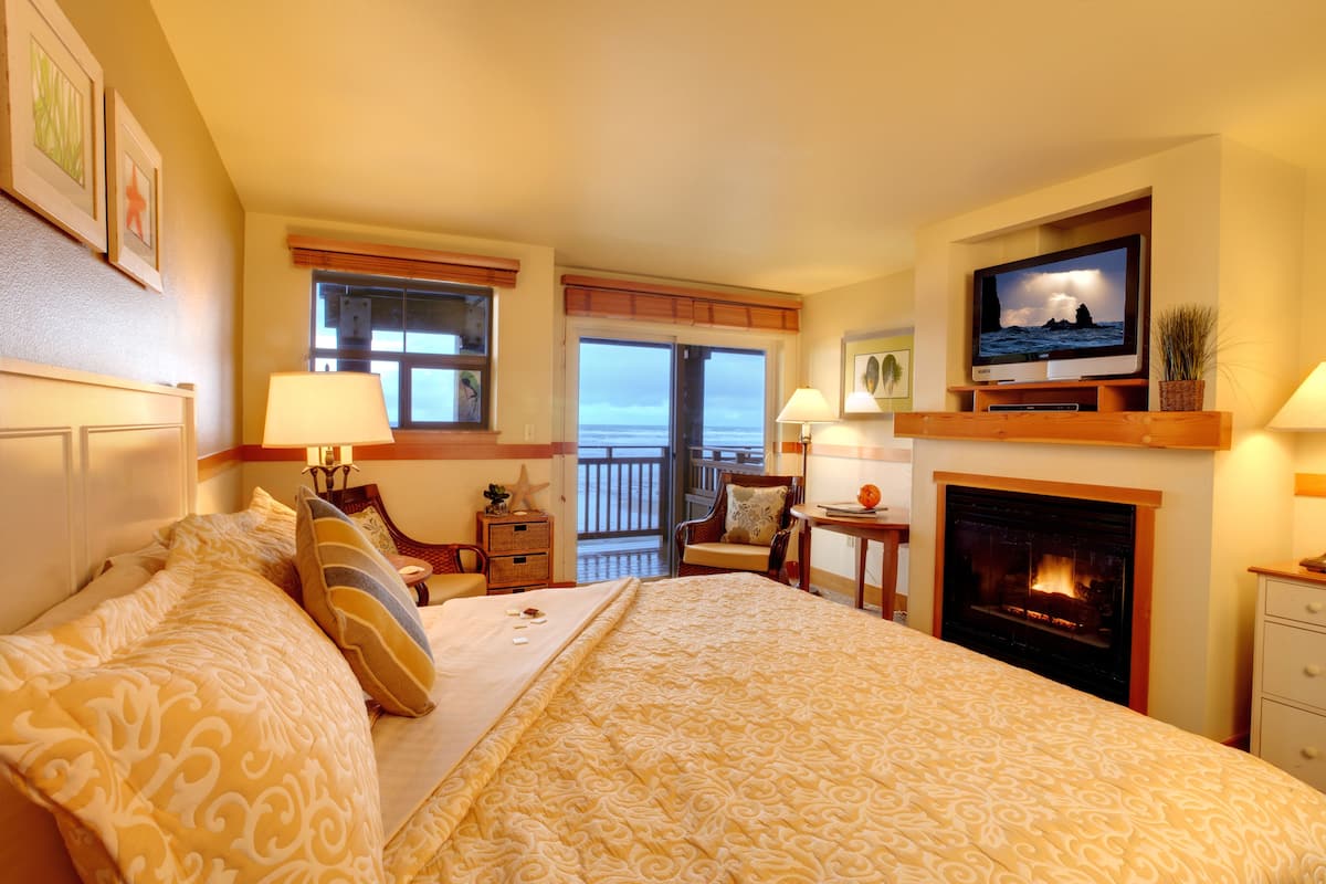 Ocean View King Studio (Upper Floor North, Not Pet-Friendly) | 客房景觀