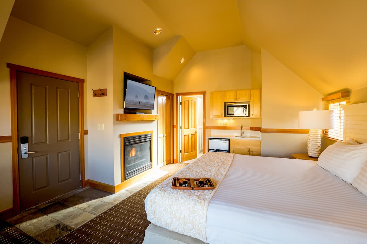 king studio (non-view, pet friendly) | premium bedding, iron/ironing board, free wifi, bed sheets