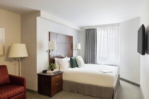 1 bedroom, premium bedding, pillowtop beds, in-room safe - Club Quarters Hotel Embarcadero, San Francisco (San Francisco)