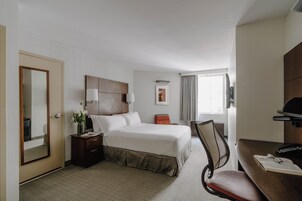 1 多间卧室、高档床上用品、加厚床垫、客房内保险箱