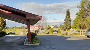 A gas station with a red canopy and a sign indicating 'Clearance' parking. - Red Lion Inn & Suites Post Falls (Post Falls)