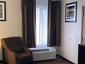 Room, 1 Queen Bed, Non Smoking | Desk, blackout drapes, free cribs/infant beds, rollaway beds