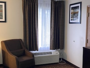 Room, 1 Queen Bed, Non Smoking | Desk, blackout drapes, free cribs/infant beds, rollaway beds