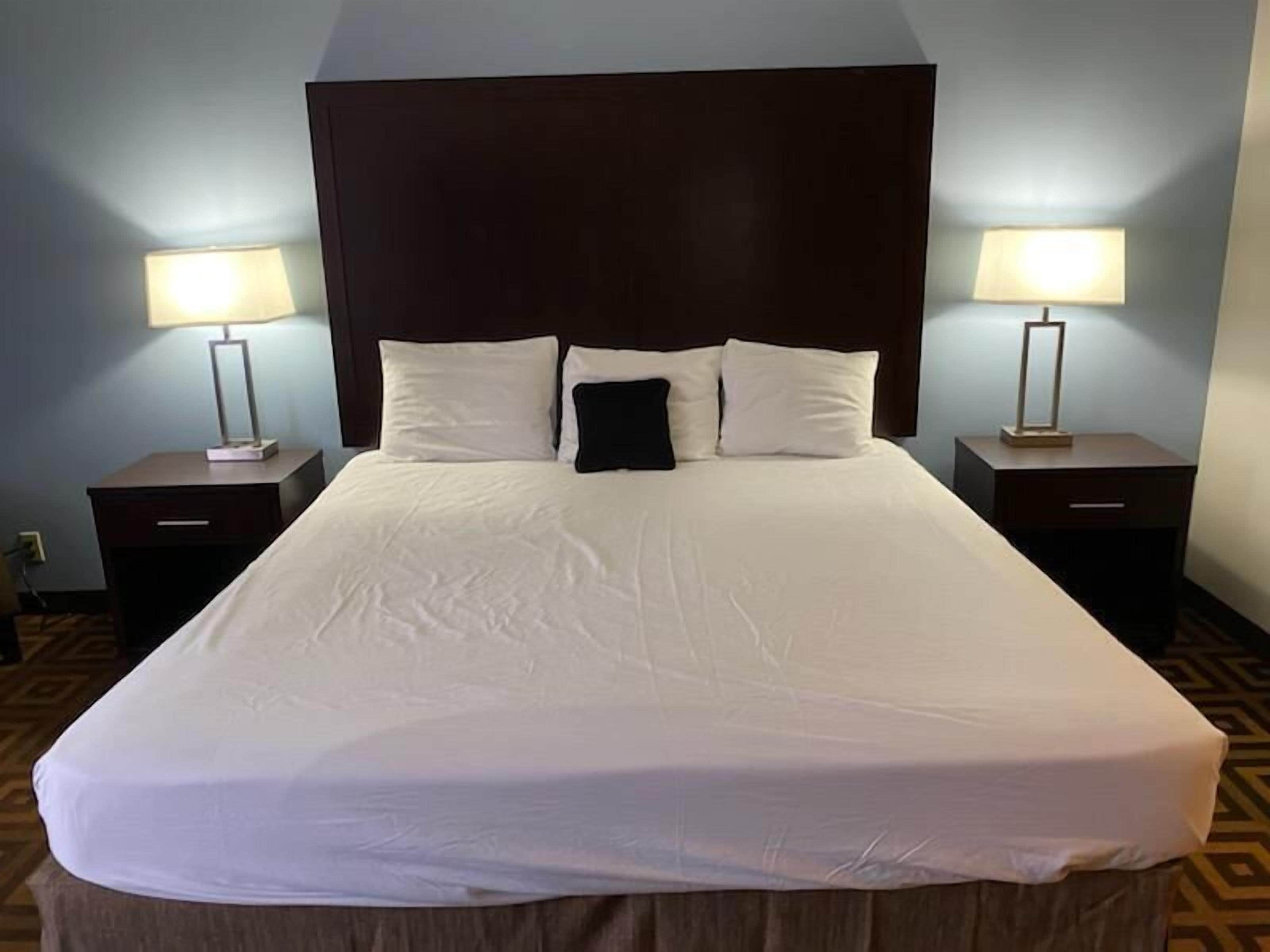 Rom, 1 kingsize-seng, ikke-røyk | Skrivebord, blendingsgardiner og barnesenger (inkludert)