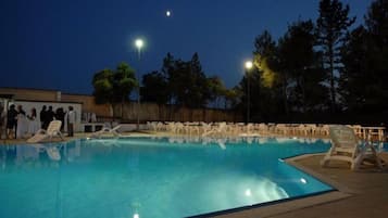 Outdoor pool, pool loungers