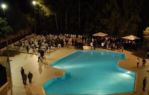 Outdoor pool, sun loungers