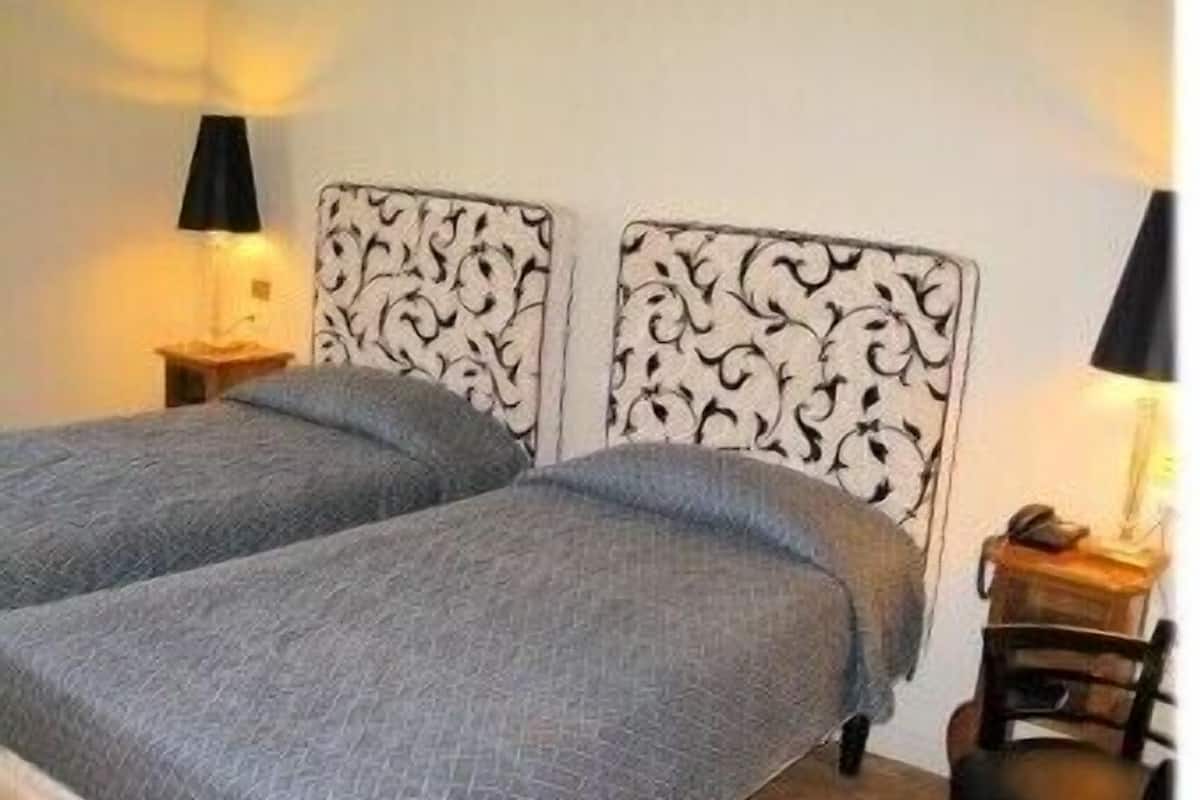 Minibar, in-room safe, desk, iron/ironing board