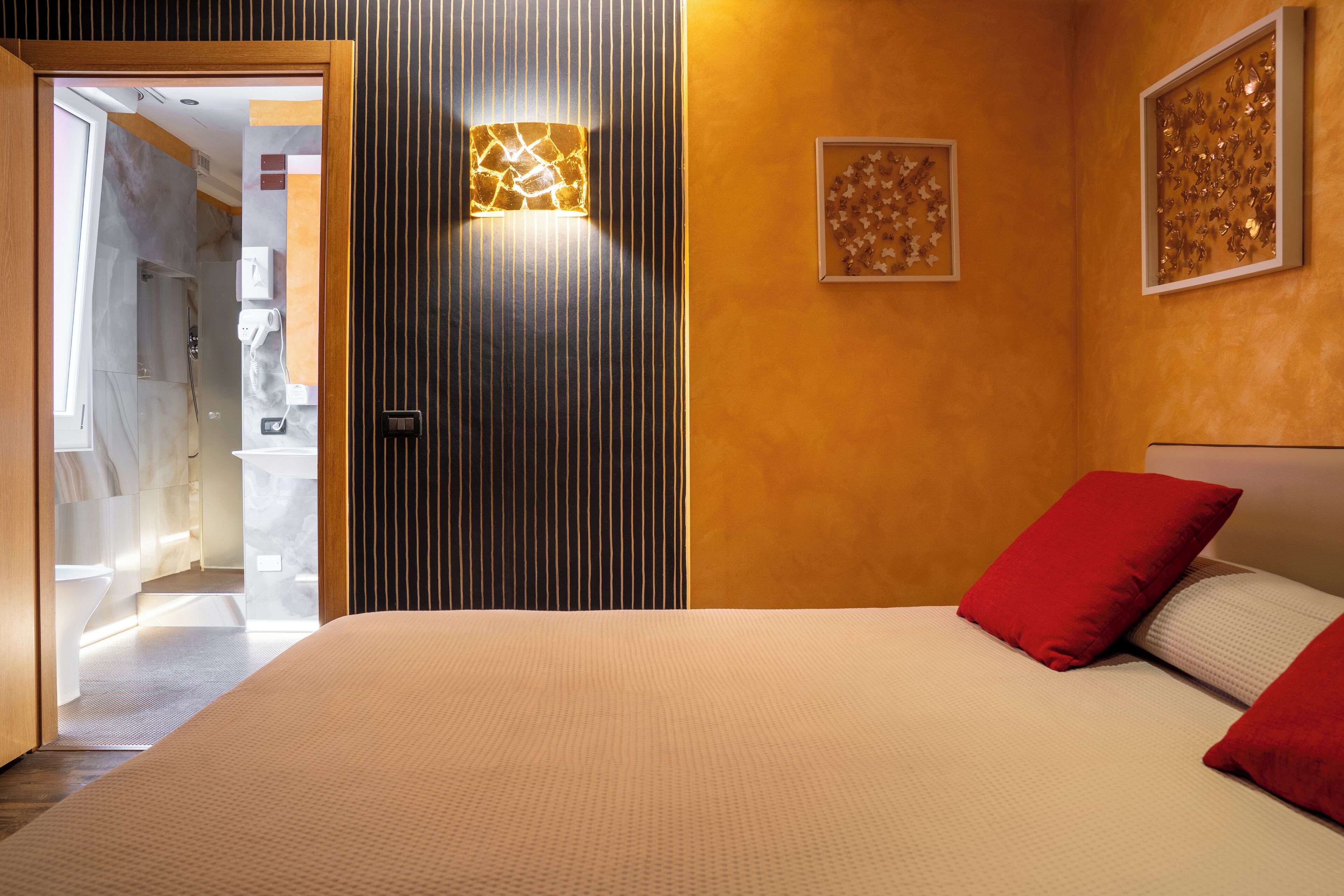 1 bedroom, down duvets, minibar, in-room safe