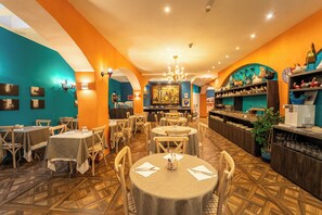 Daily buffet breakfast (EUR 15 per person) - Hotel Il Guercino (Bologna)