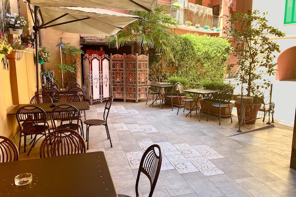Tempat makan outdoor