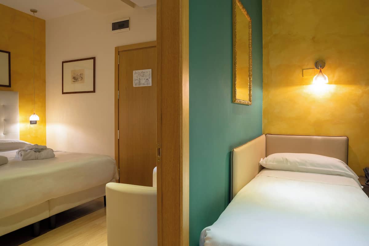 Junior-Suite, 1 Doppelbett | 1 Schlafzimmer, Daunenbettdecken, Minibar, Zimmersafe