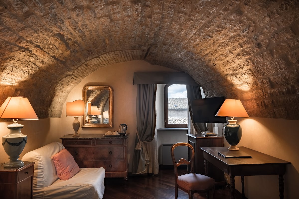 Chambre Double Deluxe (Superior) | Minibar, coffres-forts dans les chambres, bureau, Wi-Fi gratuit