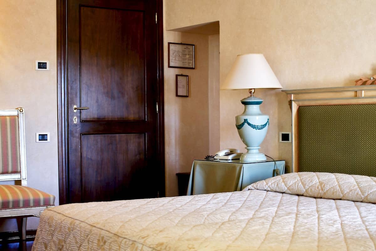 Junior Suite | Minibar, in-room safe, desk, free WiFi