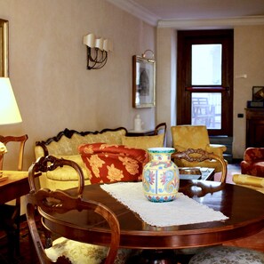 Lobby sitting area - Hotel Relais Ducale (Gubbio)