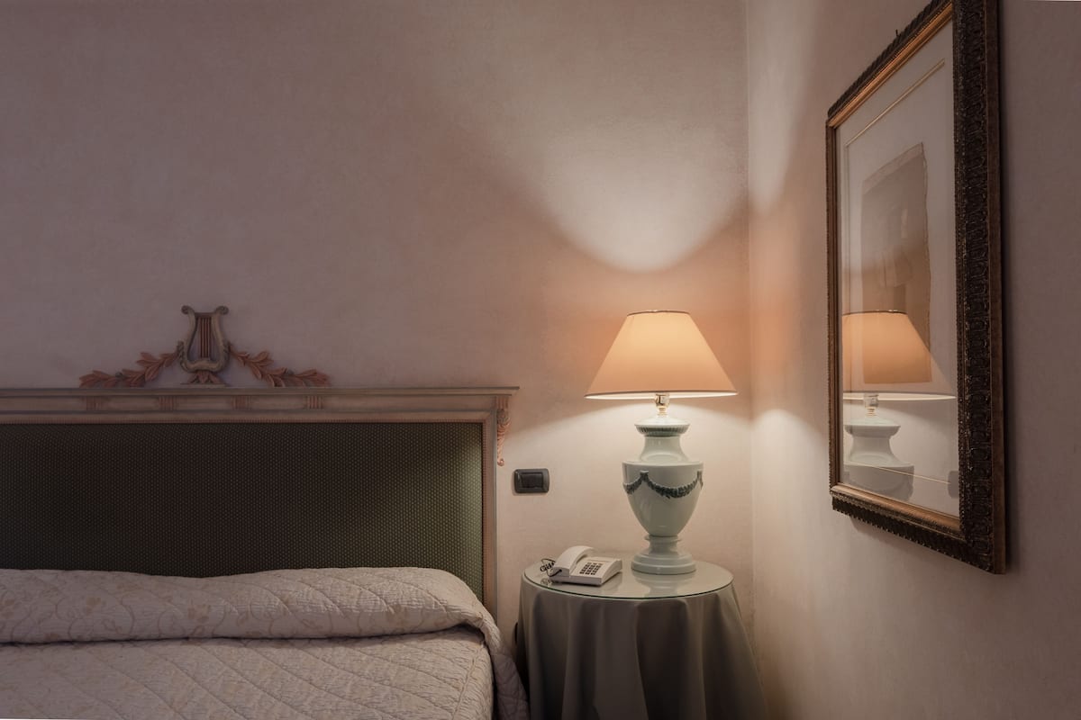 Chambre Double Deluxe | Minibar, coffres-forts dans les chambres, bureau, Wi-Fi gratuit