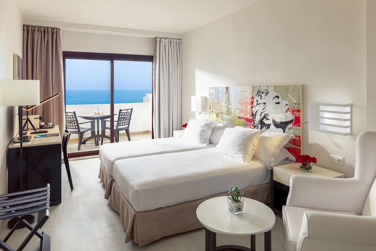 1 bedroom, premium bedding, down duvets, minibar