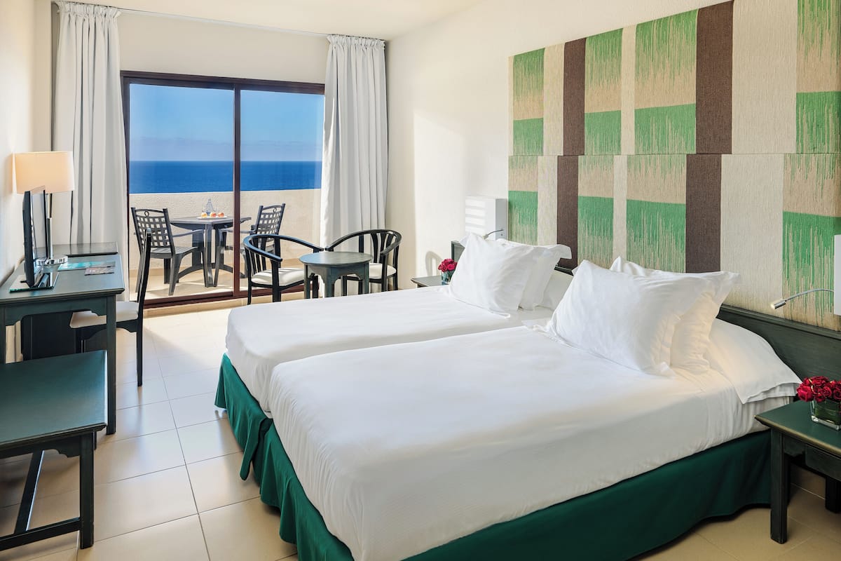 1 bedroom, premium bedding, down duvets, minibar