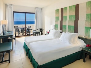 1 bedroom, premium bedding, down duvets, minibar