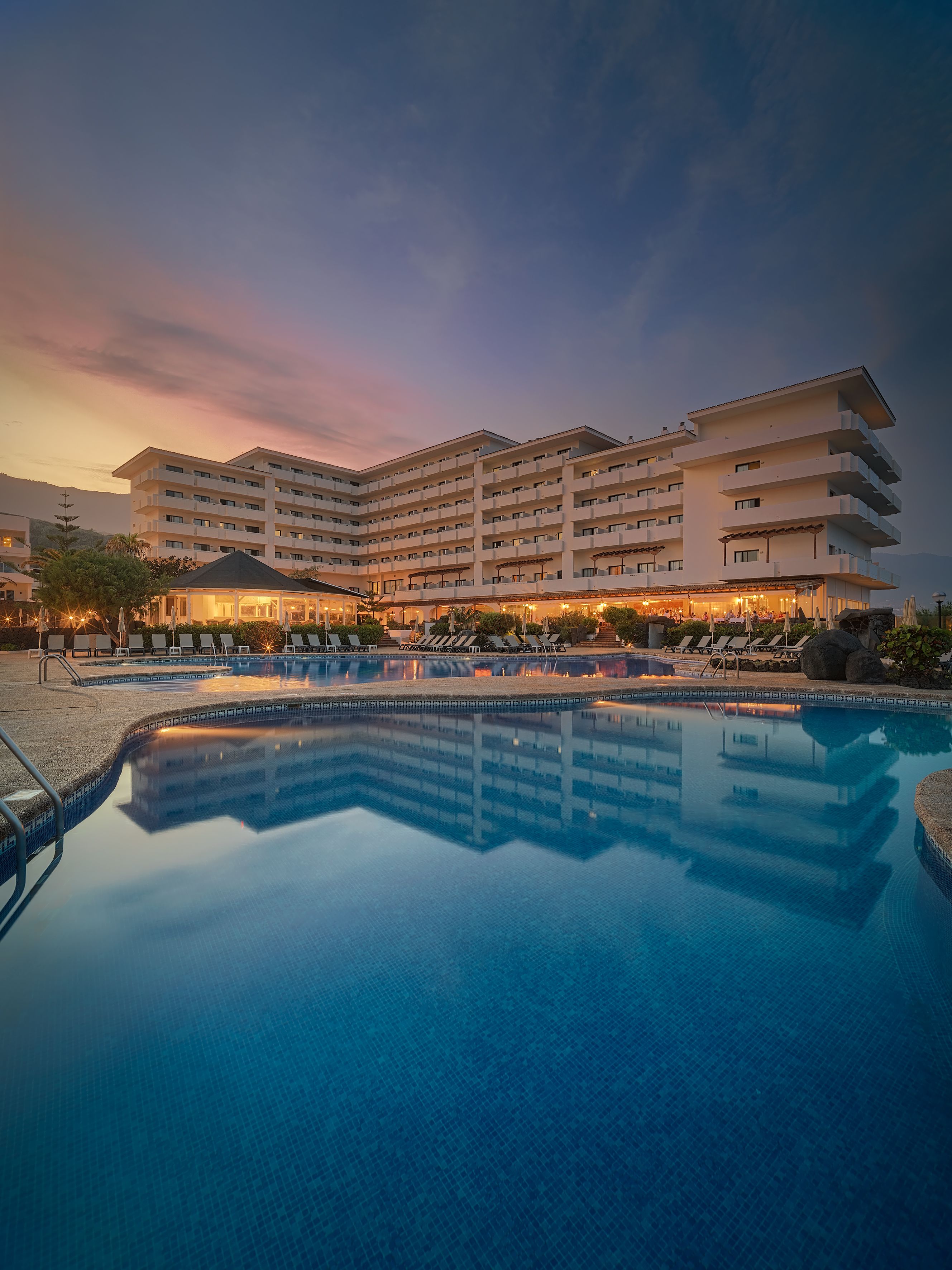 3 outdoor pools, pool umbrellas, pool loungers