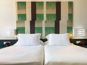 Ropa de cama de alta calidad, edredón, minibar y escritorio 