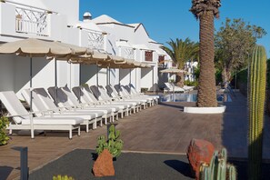 Sundeck - H10 White Suites (Yaiza)