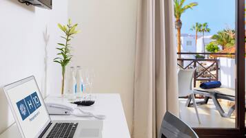 Télévision LCD de 42 pouces avec chaßnes par satellite, télévision