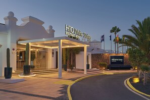 Front of property - evening/night - H10 White Suites (Yaiza)
