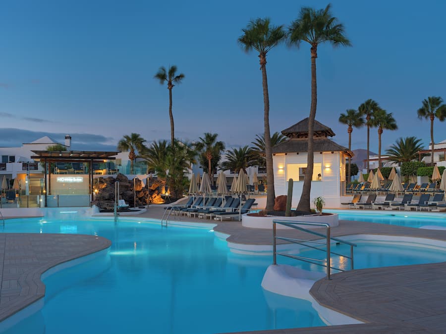 2 outdoor pools, pool umbrellas, sun loungers