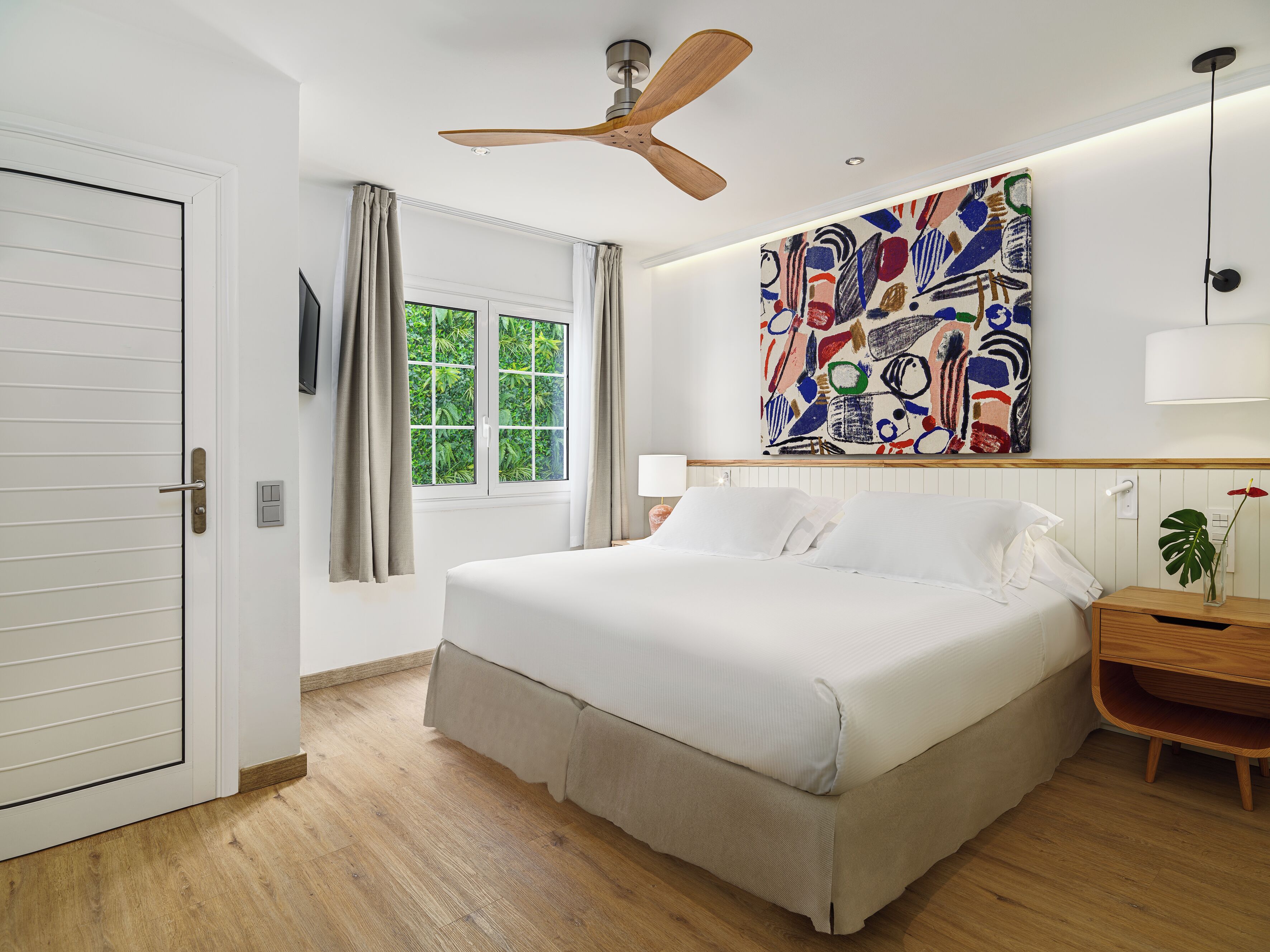 1 habitación, cubrecamas, minibar y caja de seguridad en la habitación 