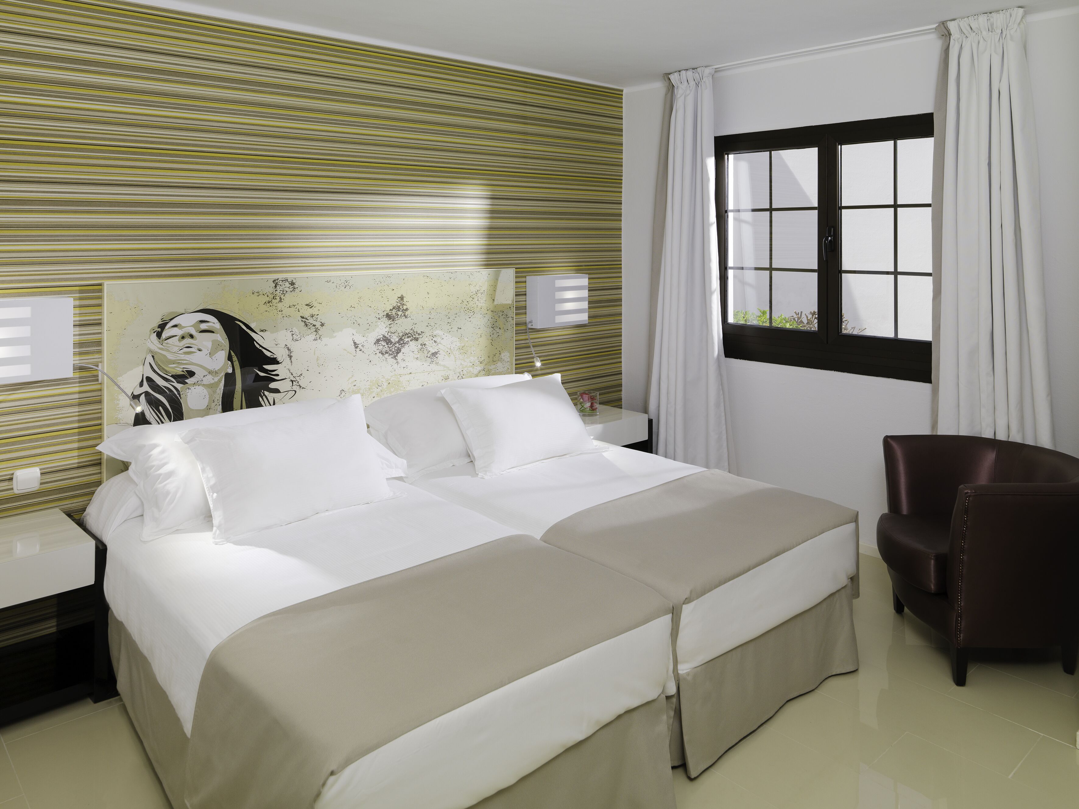 1 bedroom, down duvets, minibar, in-room safe