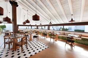 2 restaurants, spécialités Cuisine italienne