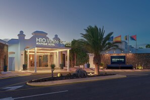 Fassade der Unterkunft – Abend/Nacht