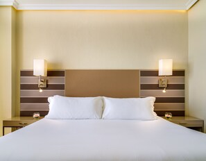 Minibar, free WiFi, bed sheets