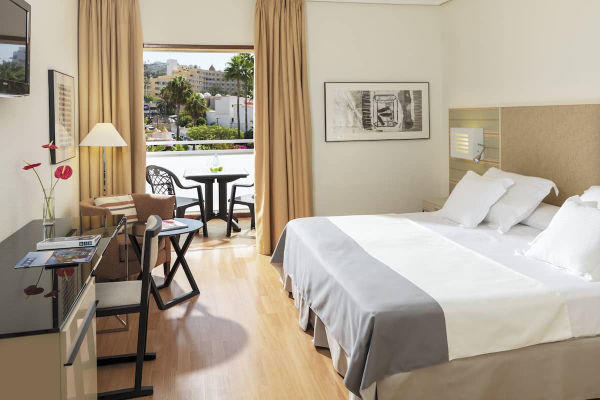 Minibar, Wi-Fi gratuit, draps fournis