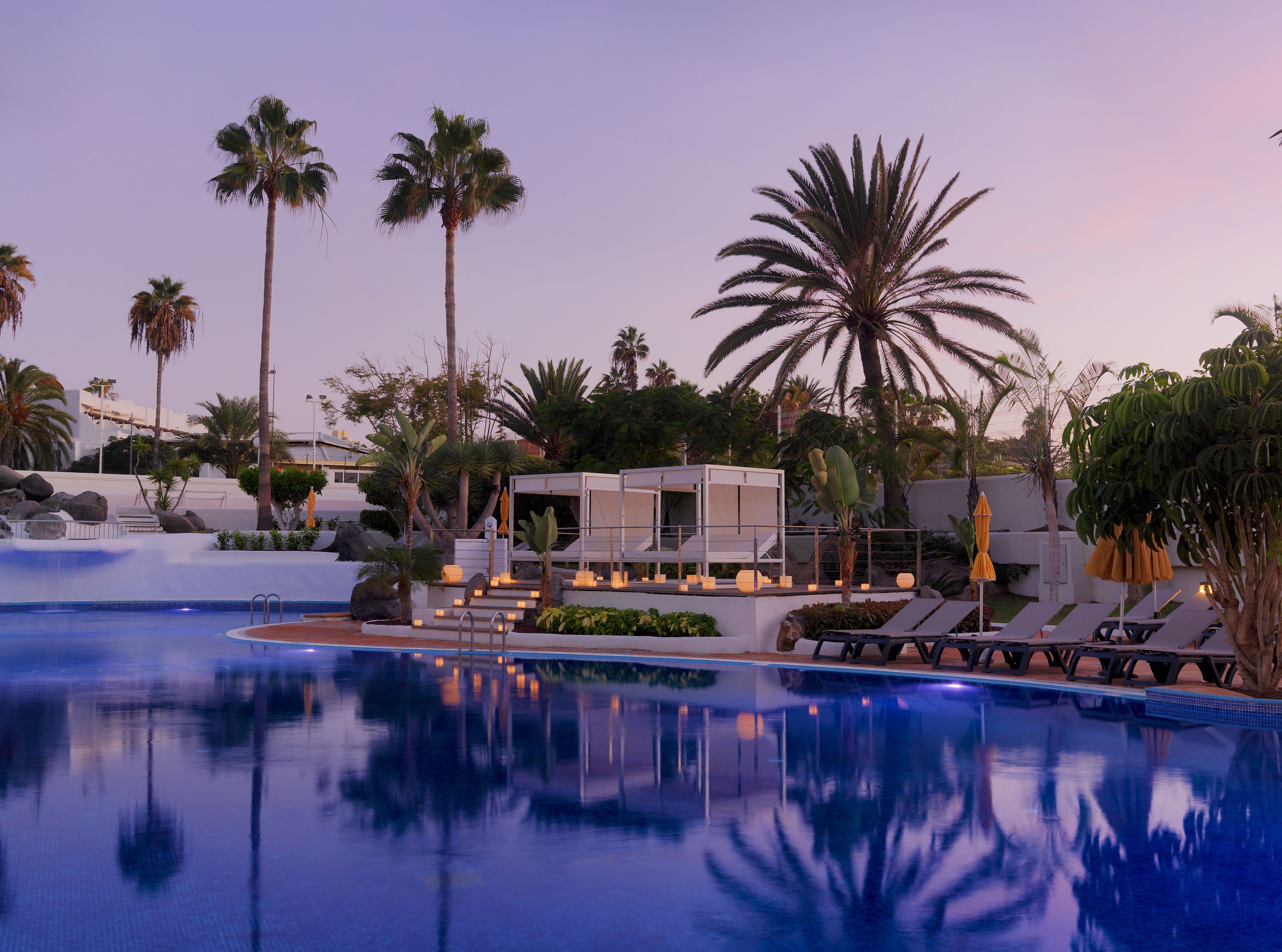 3 座室外游泳池