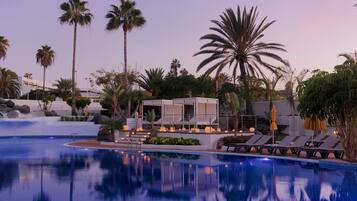 3 piscinas al aire libre