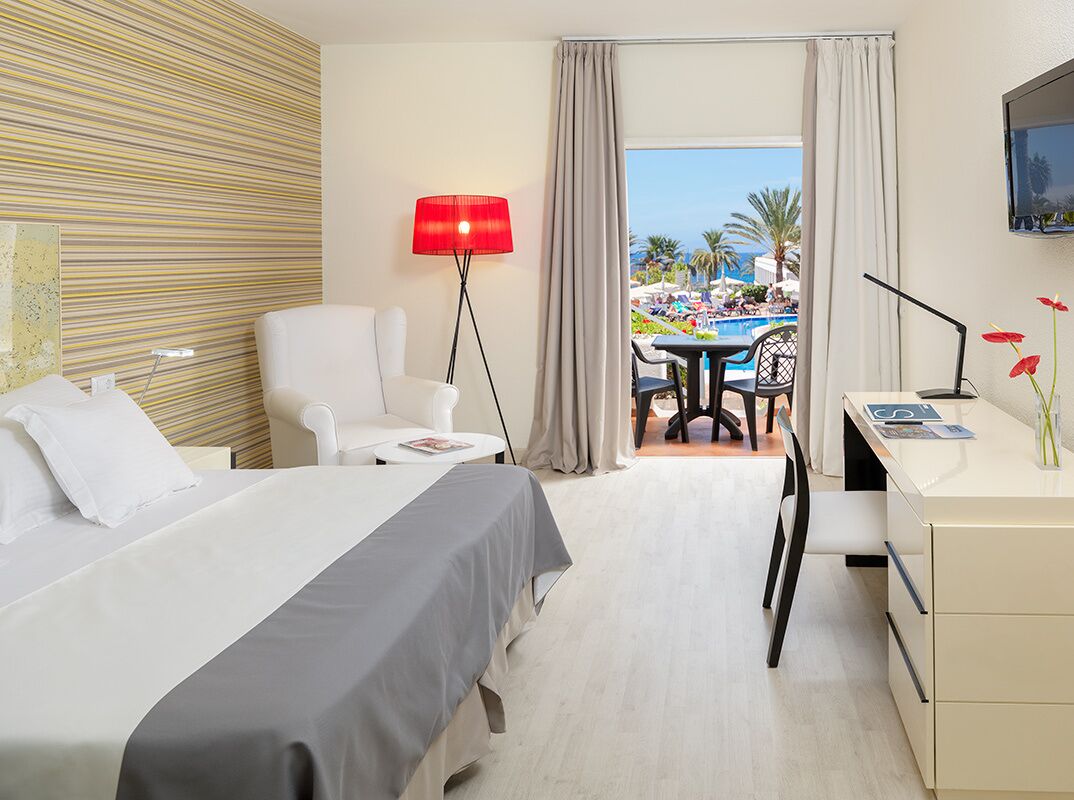 Minibar, wifi gratis, ropa de cama