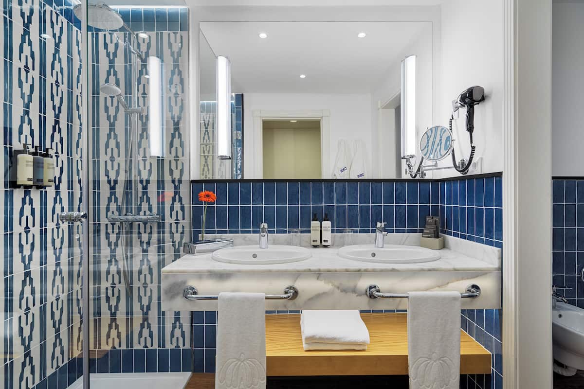 1 bedroom, minibar, in-room safe, desk