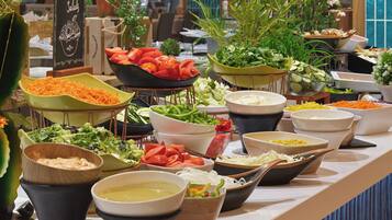 3 restaurants; ze serveren er ontbijt, lunch en diner