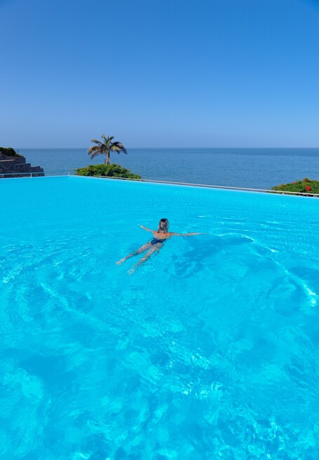 Infinity pool