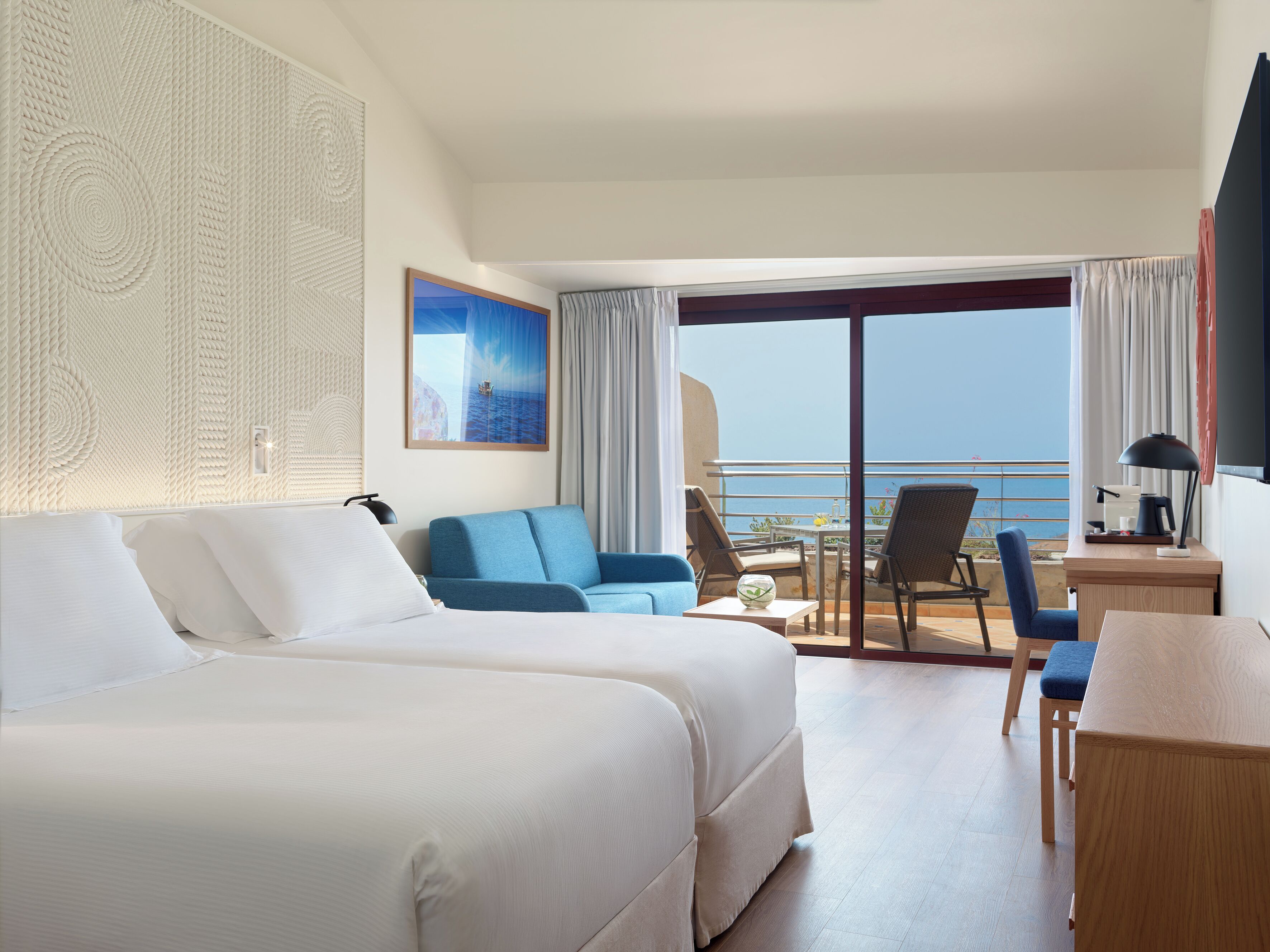 Minibar, in-room safe, desk, laptop workspace