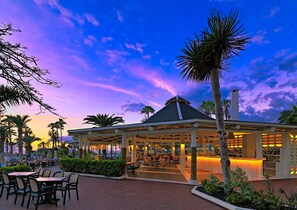 3 restaurants, breakfast, lunch, dinner served; local cuisine