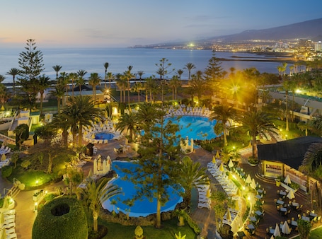 2 outdoor pools, pool umbrellas, sun loungers